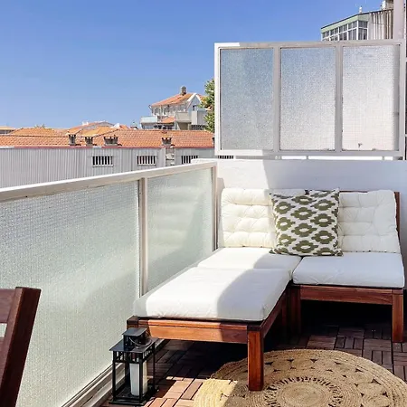 Cozy With Spacious Terrace And Wide View 아파트 *