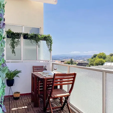 아파트 Cozy With Spacious Terrace And Wide View *