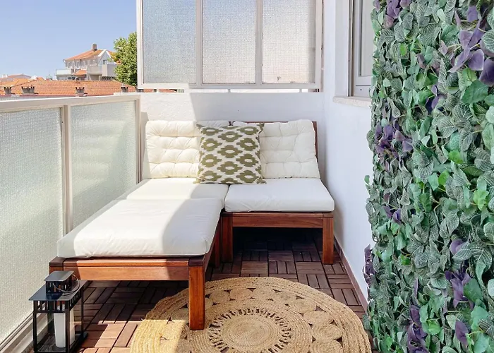 Cozy With Spacious Terrace And Wide View Oporto