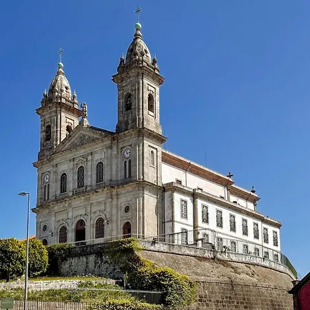 Cozy With Spacious Terrace And Wide View Porto