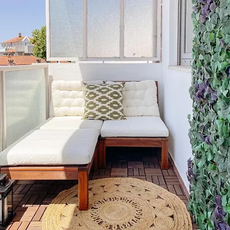 Cozy With Spacious Terrace And Wide View Porto