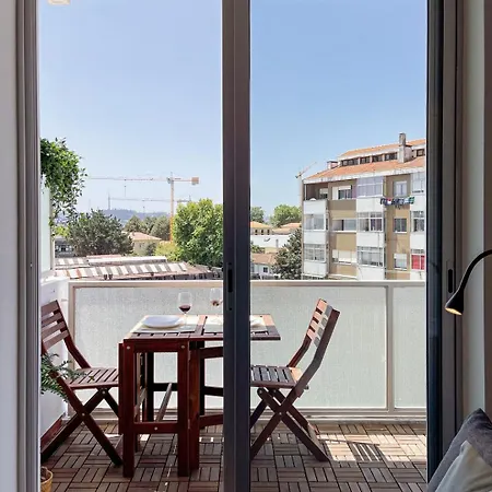 Cozy With Spacious Terrace And Wide View * Porto