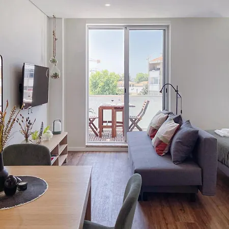 Cozy With Spacious Terrace And Wide View * Oporto