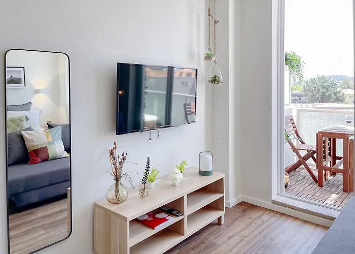 Apartment Cozy With Spacious Terrace And Wide View