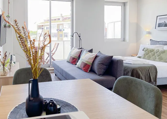 Cozy With Spacious Terrace And Wide View