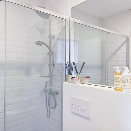 アパート Cozy With Spacious Terrace And Wide View ポルト