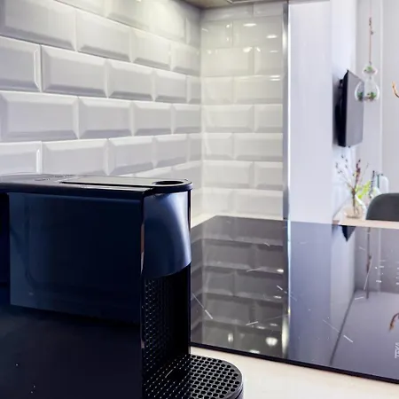 アパート Cozy With Spacious Terrace And Wide View