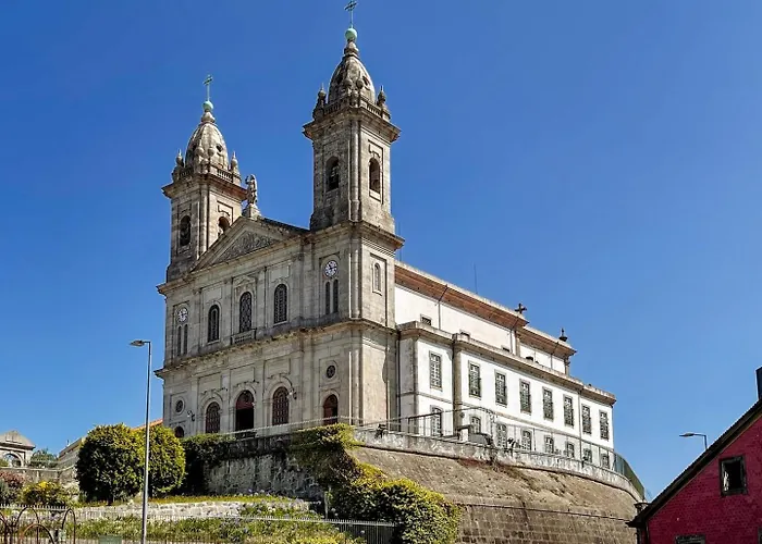 Cozy With Spacious Terrace And Wide View Porto