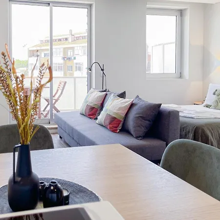 Cozy With Spacious Terrace And Wide View