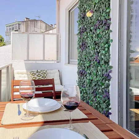 Апартаменты Cozy With Spacious Terrace And Wide View Порту